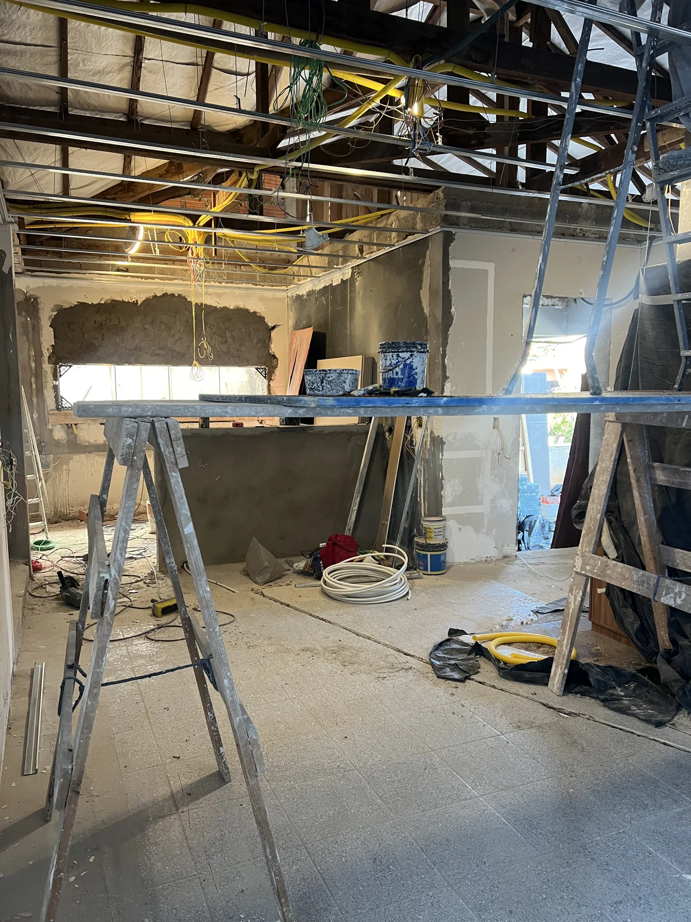 Ambientes internos durante a preparação para o retrofit